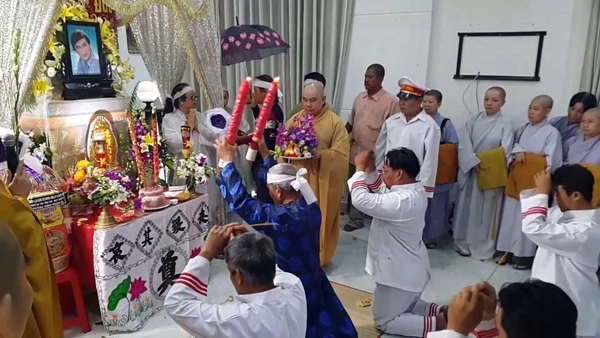 Bài văn khấn cặp đèn cầy bái quan đầy đủ, chi tiết