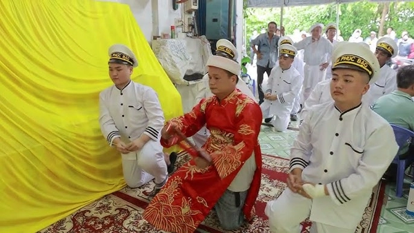 Hướng dẫn cách khấn cặp đèn cầy bái quan