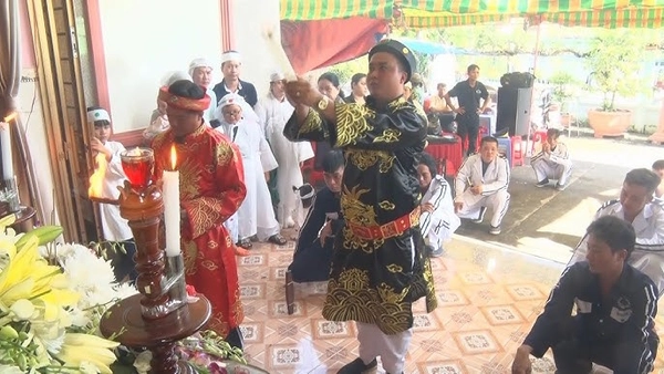 Những điều cần lưu ý khi thực hiện cách khấn cặp đèn cầy bái quan