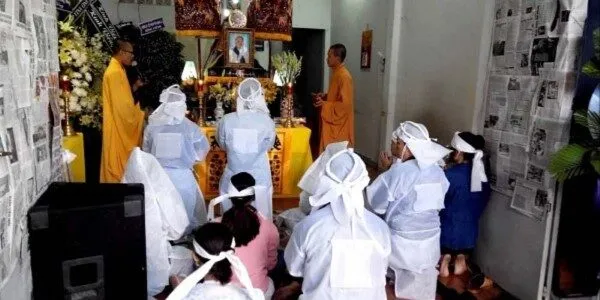 Phát tang là gì? Nên thực hiện với người chết bao lâu?