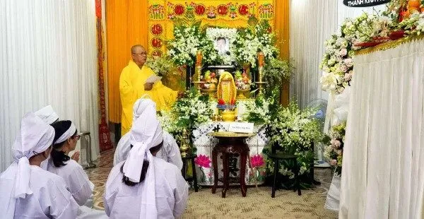 Đắc tang là một thuật ngữ để chỉ hành động nhận lời phúng viếng và chia buồn cùng gia đình có người mất