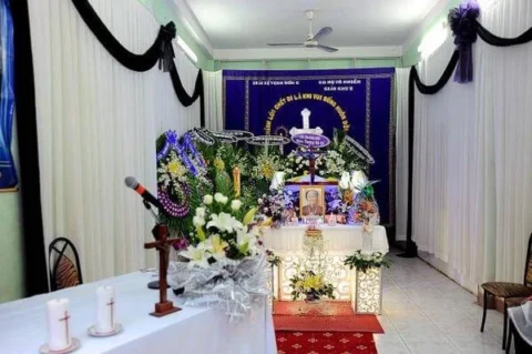 Ý nghĩa sâu sắc của nghi thức viếng đám tang công giáo