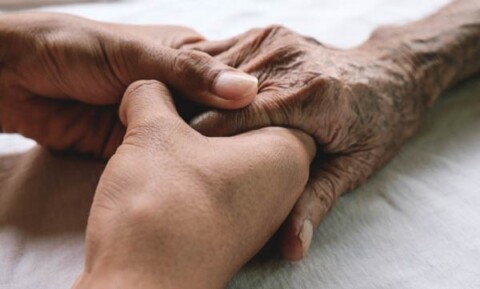 Người sắp chết có những dấu hiệu gì báo trước không?