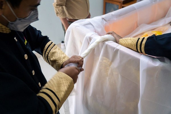 Nếu gia đình không có đủ nhân lực để thực hiện tốt các công việc tang lễ cho người chết trẻ.